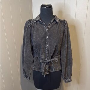 E HYFVE Women’s Small Black Puff Ruffle Sleeve Button Down Denim Shirt. Small.